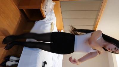 女神级魔鬼身材大长腿美女模特酒店面试被潜规则,要求换上各种丝袜性感衣服展示身材,小穴真嫩!.